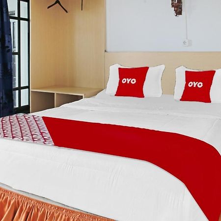 Oyo 90221 Makarim Guest House Syariah Pangkalan Bun Exterior photo