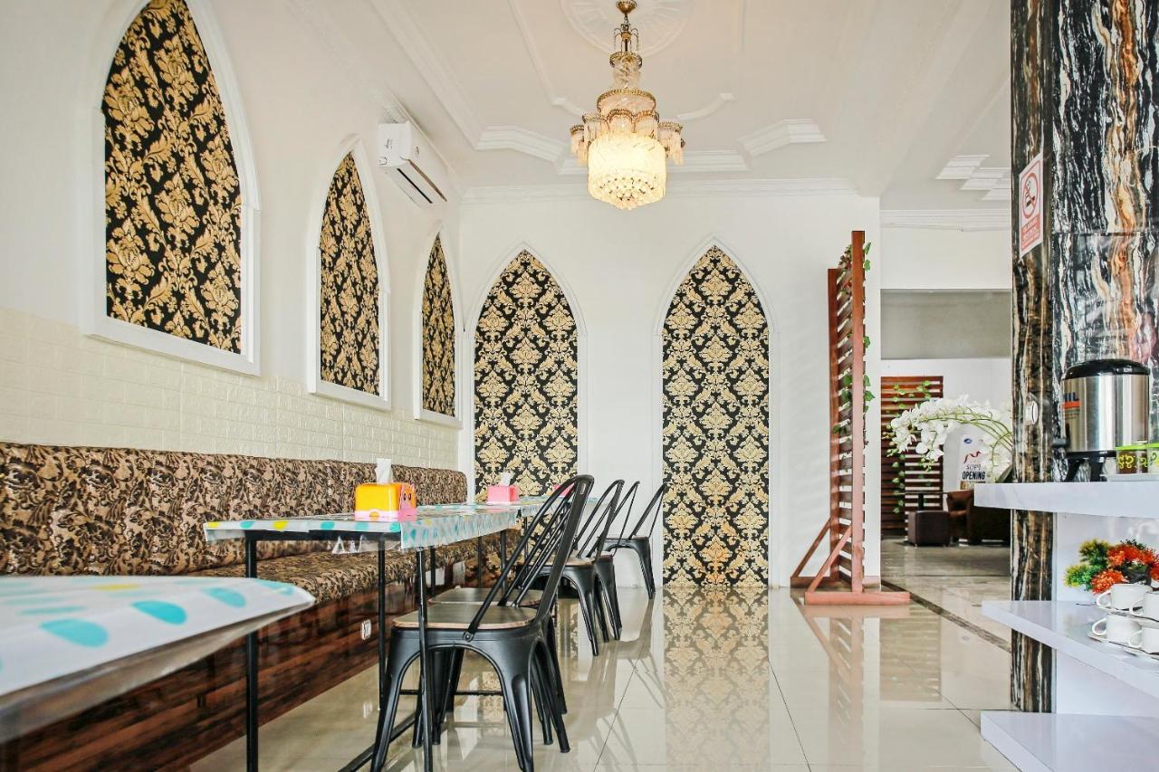 Oyo 90221 Makarim Guest House Syariah Pangkalan Bun Exterior photo