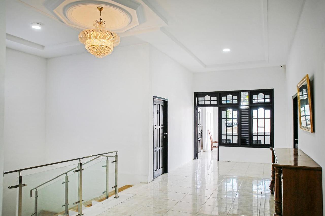 Oyo 90221 Makarim Guest House Syariah Pangkalan Bun Exterior photo