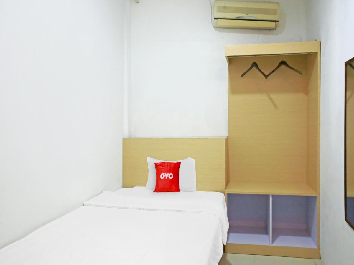 Oyo 90221 Makarim Guest House Syariah Pangkalan Bun Exterior photo
