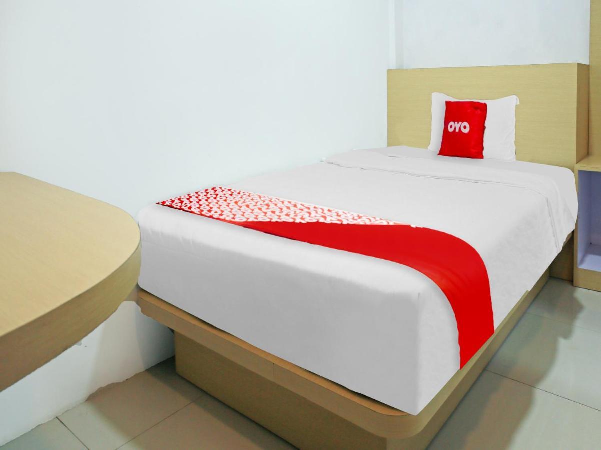 Oyo 90221 Makarim Guest House Syariah Pangkalan Bun Exterior photo