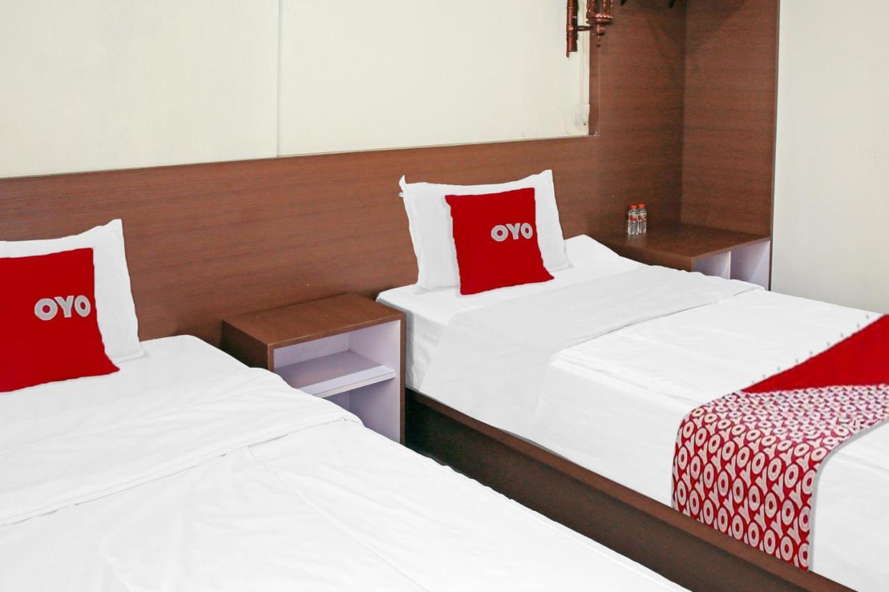 Oyo 90221 Makarim Guest House Syariah Pangkalan Bun Exterior photo