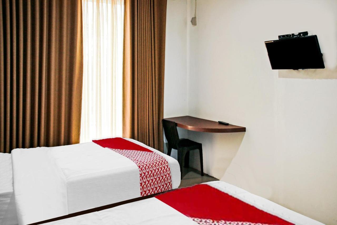 Oyo 90221 Makarim Guest House Syariah Pangkalan Bun Exterior photo