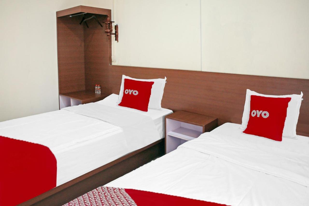 Oyo 90221 Makarim Guest House Syariah Pangkalan Bun Exterior photo