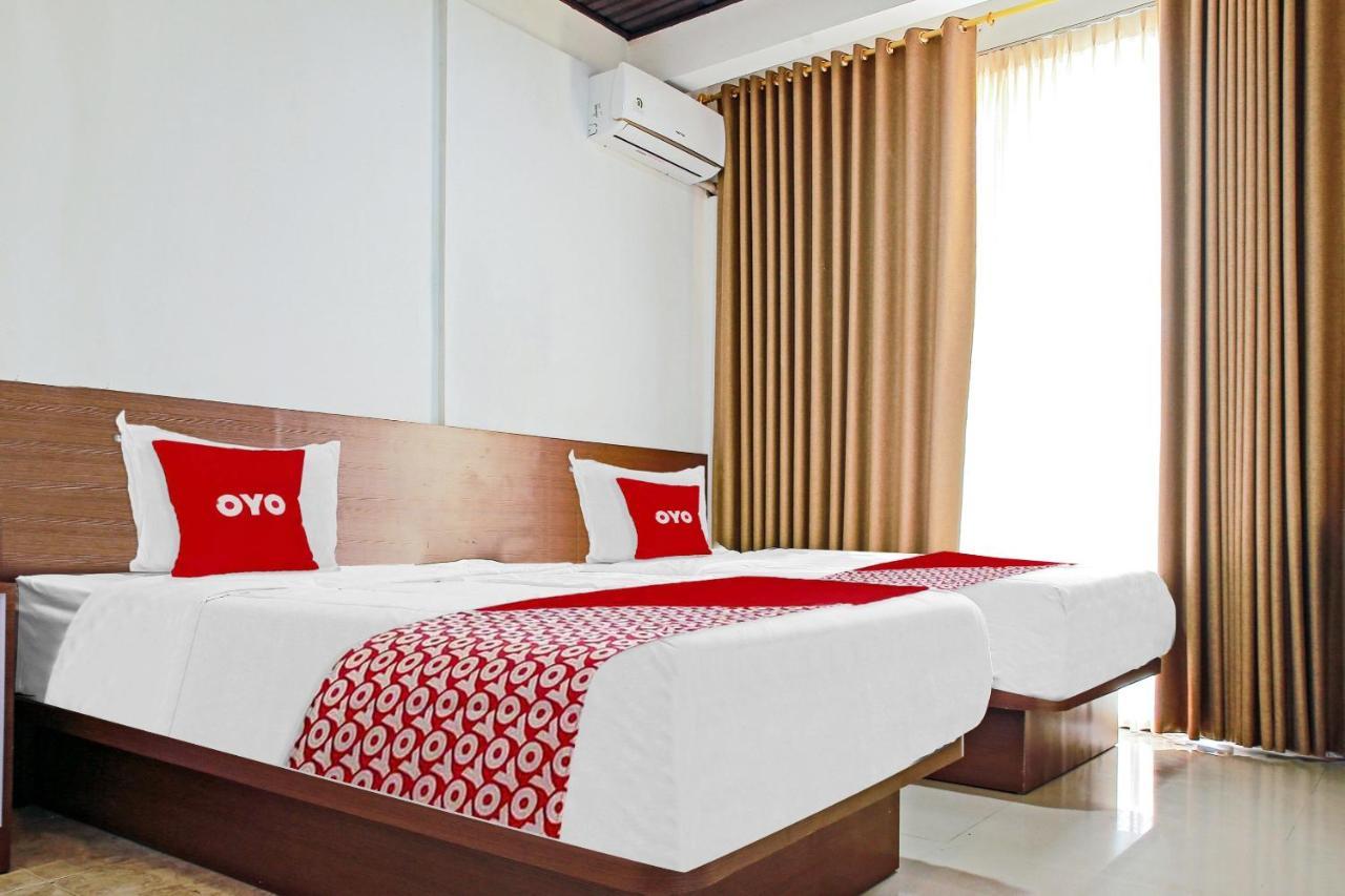 Oyo 90221 Makarim Guest House Syariah Pangkalan Bun Exterior photo